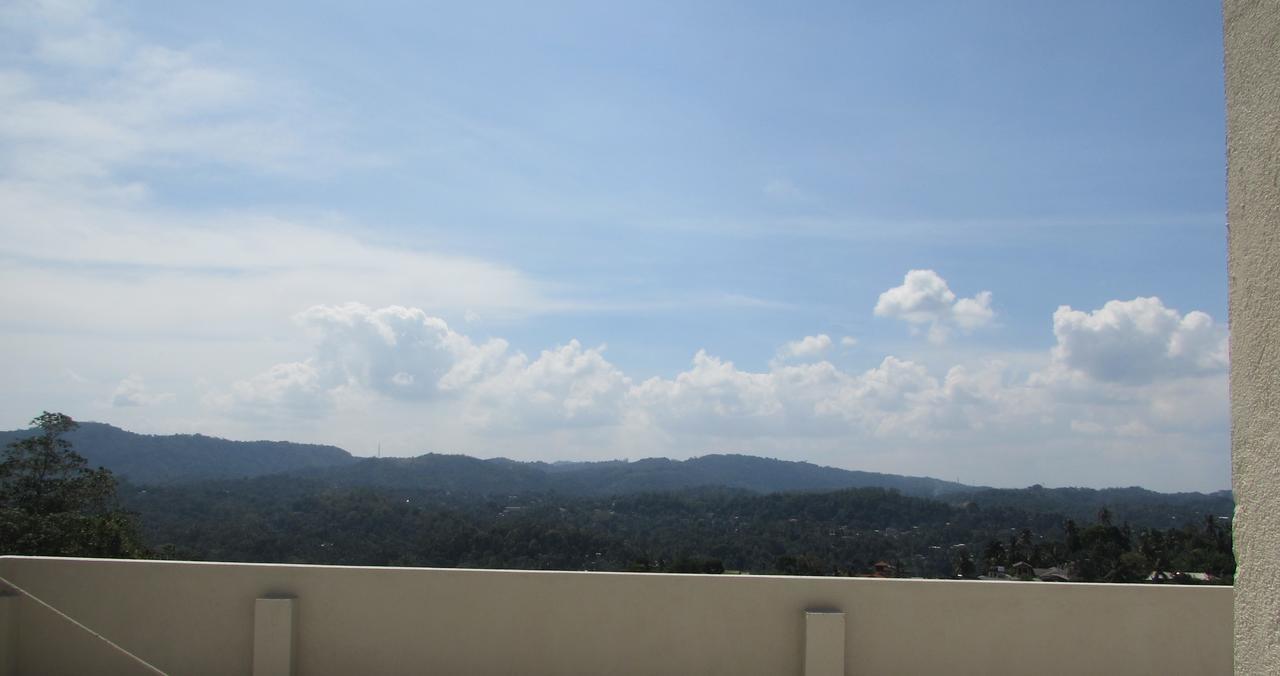 Red Chillies Tourist Inn Kandy Dış mekan fotoğraf