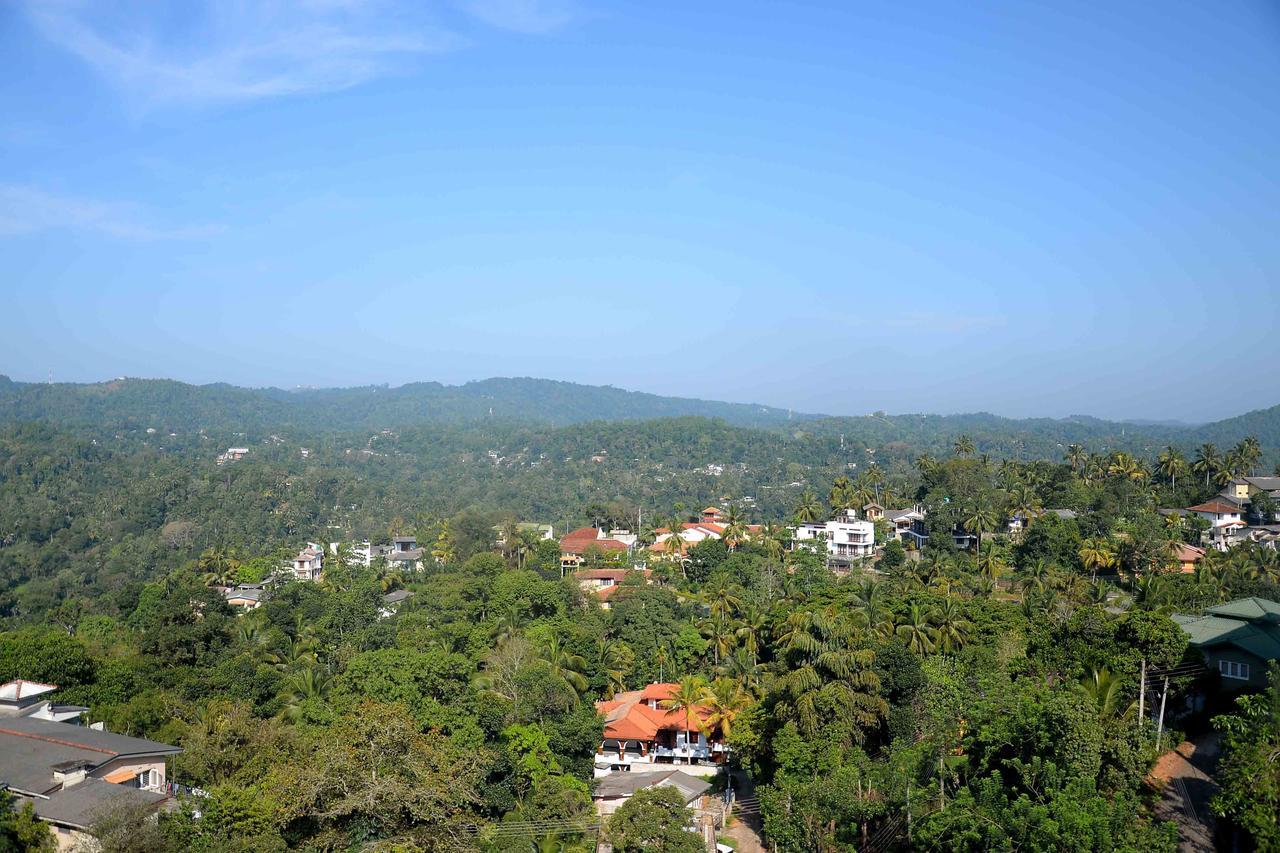 Red Chillies Tourist Inn Kandy Dış mekan fotoğraf