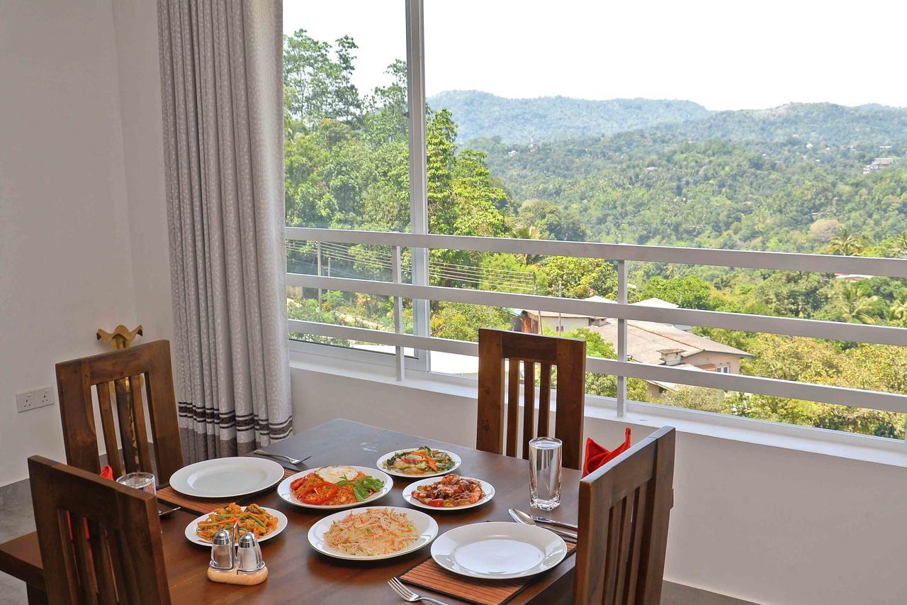 Red Chillies Tourist Inn Kandy Dış mekan fotoğraf