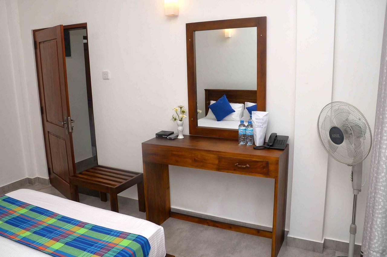 Red Chillies Tourist Inn Kandy Dış mekan fotoğraf