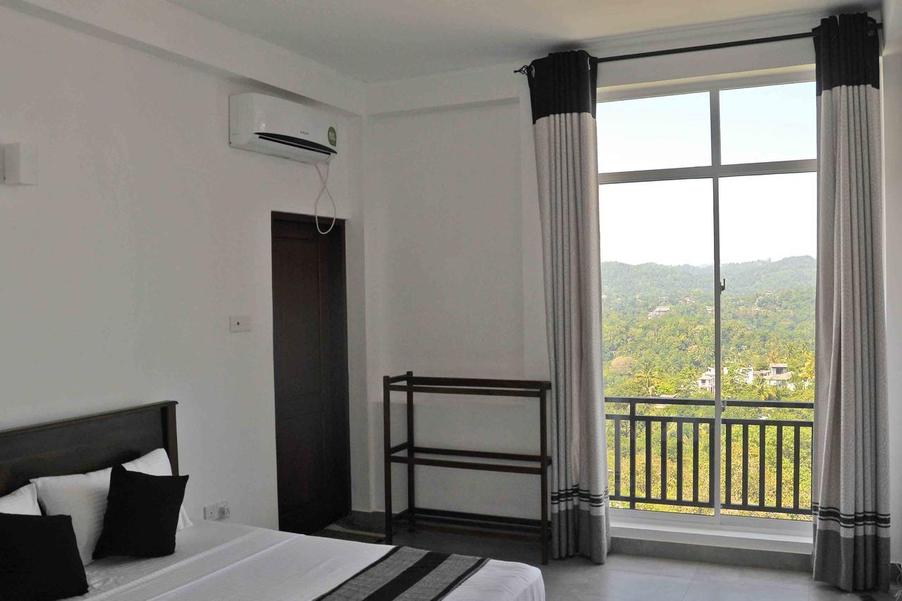 Red Chillies Tourist Inn Kandy Dış mekan fotoğraf
