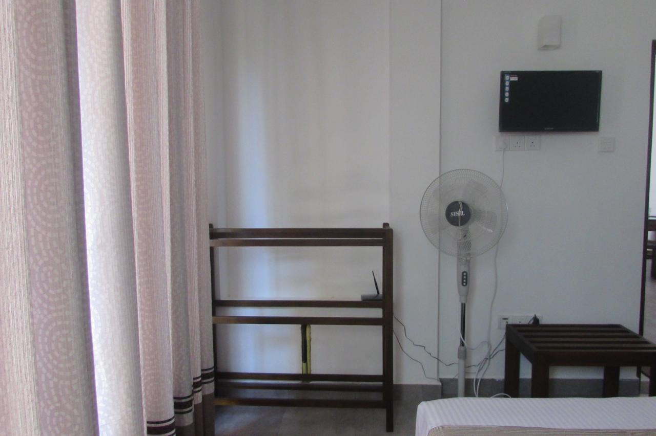 Red Chillies Tourist Inn Kandy Dış mekan fotoğraf
