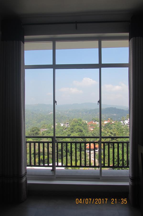 Red Chillies Tourist Inn Kandy Dış mekan fotoğraf