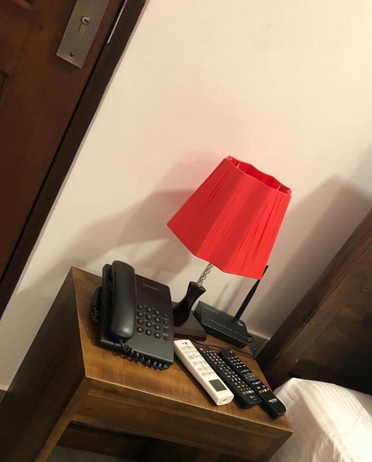 Red Chillies Tourist Inn Kandy Dış mekan fotoğraf