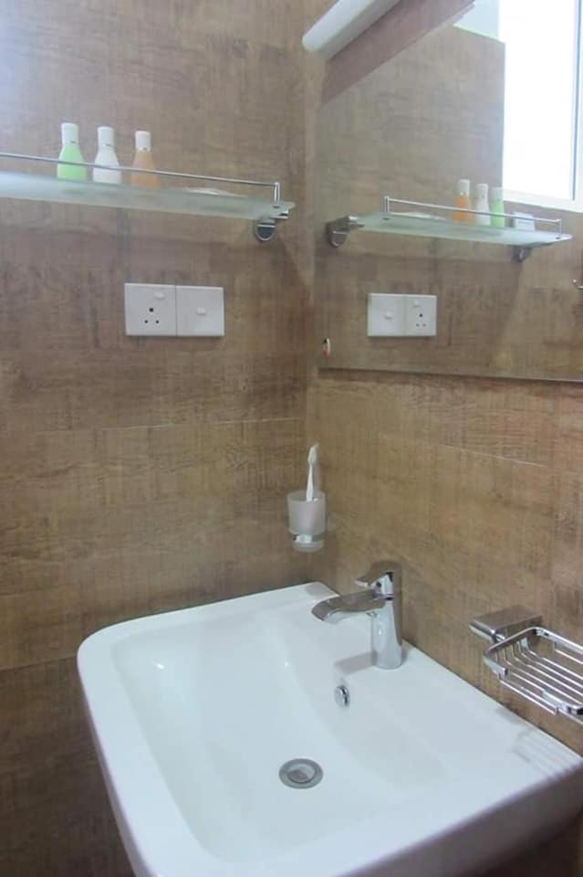 Red Chillies Tourist Inn Kandy Dış mekan fotoğraf