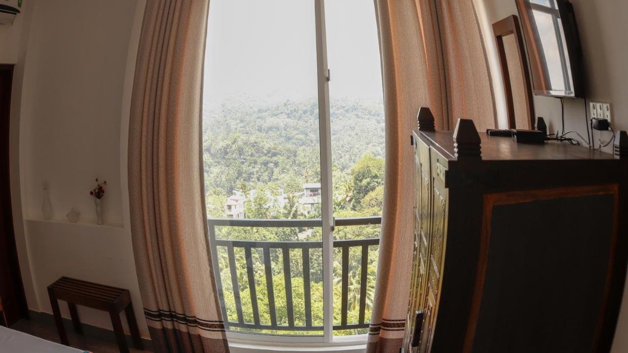 Red Chillies Tourist Inn Kandy Dış mekan fotoğraf
